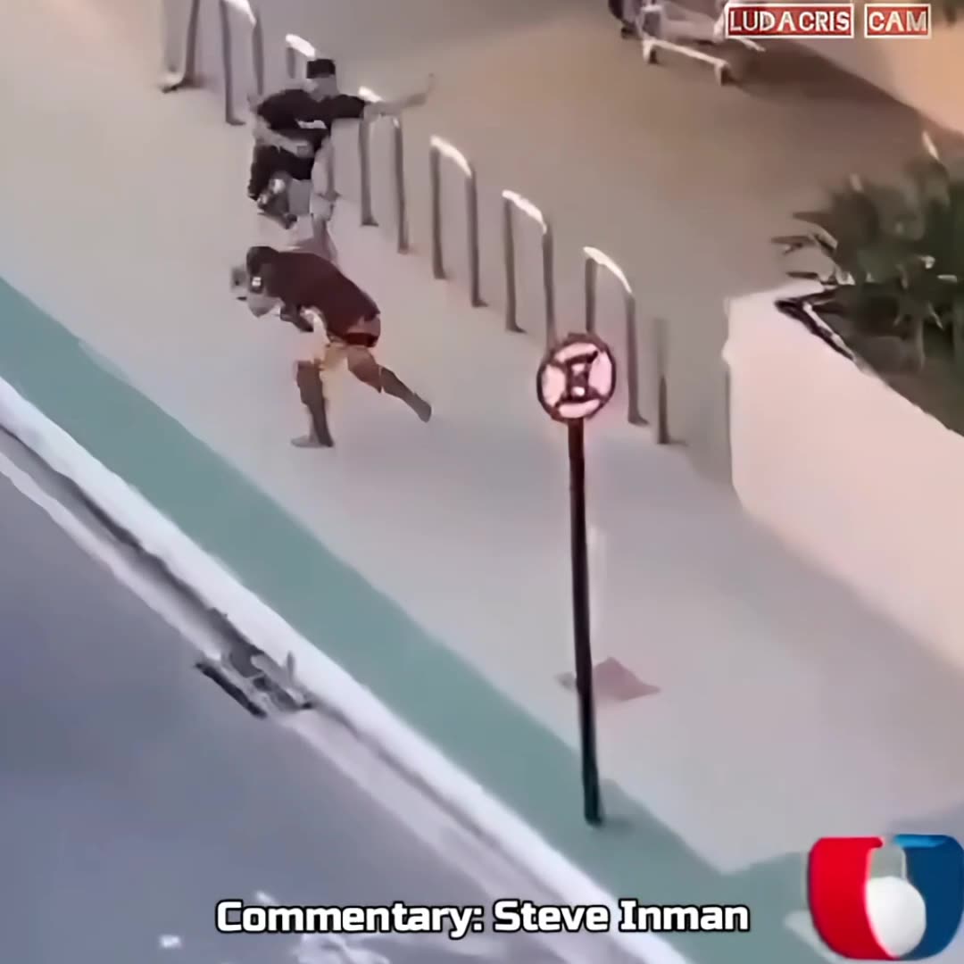 Phone thief gets beaten by the community