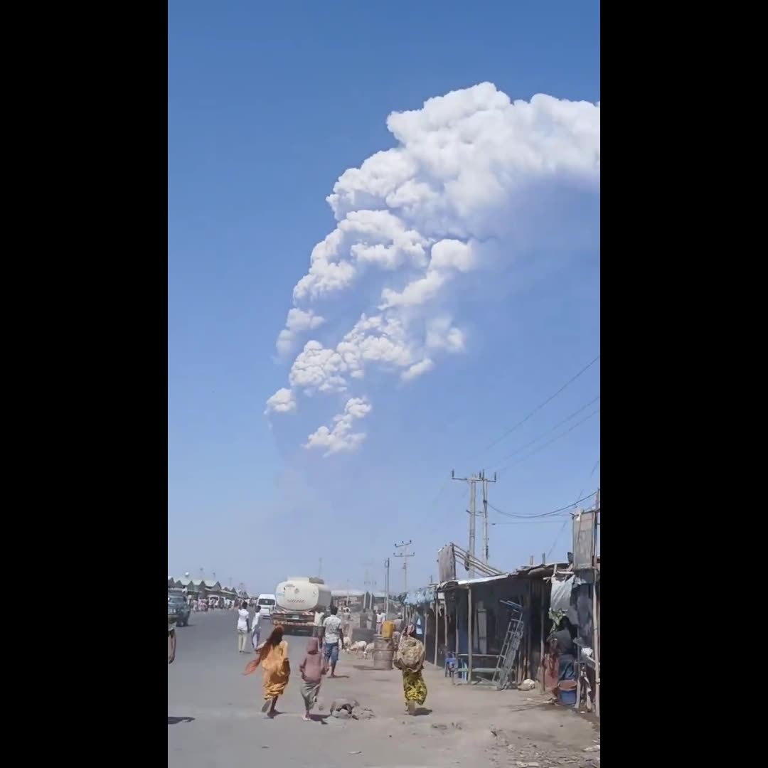 The Hayli Gubbi volcano in Ethiopia has erupted for the first time in thousands of years.