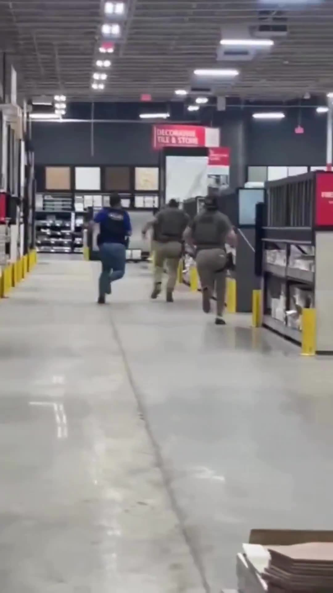 ICE agents raided a Floor & Decor in Gretna, Louisiana today chasing illegal aliens inside