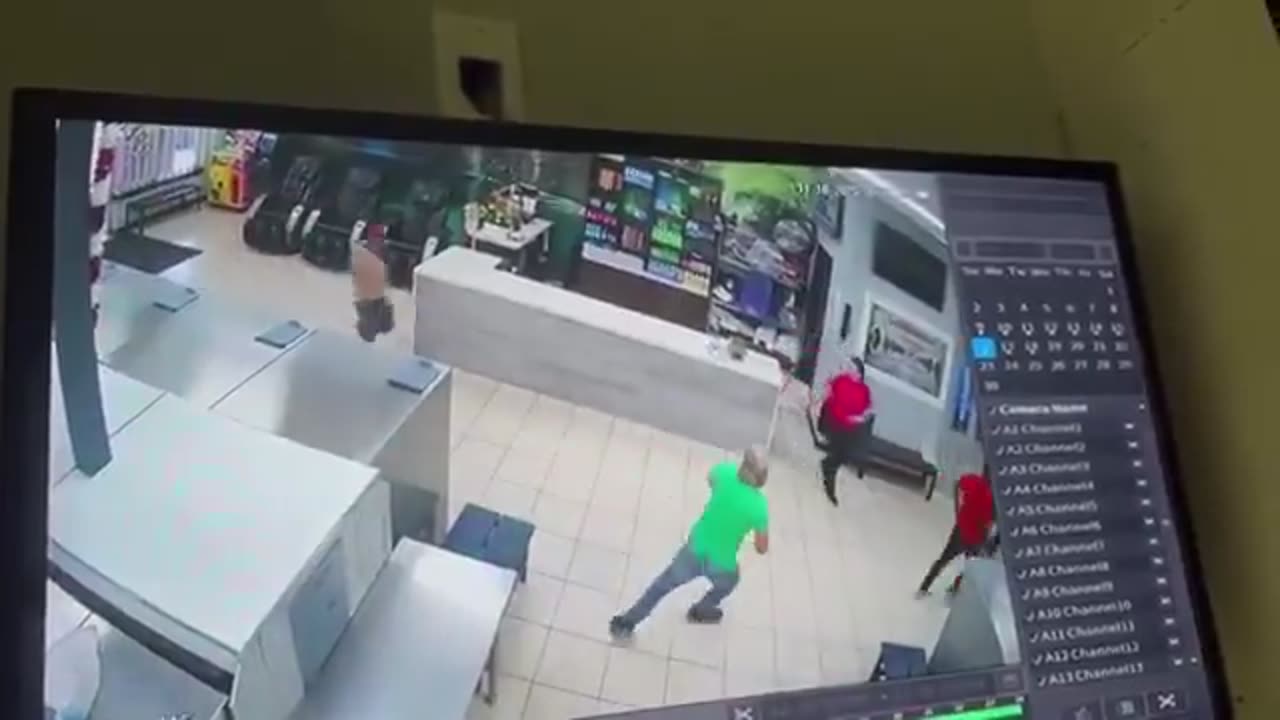 Illegals flee ICE agents though laundromat in Charlotte 🏃