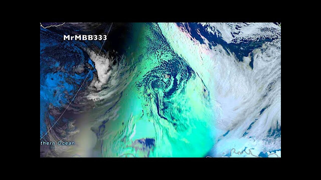 Theres something REALLY weird going on! A 3000 mile wide GREEN presence shows up on satellite!!