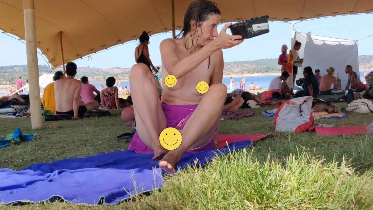 This girls doesnt wear panties at festivals