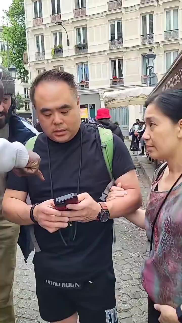 Chinese tourists forced to delete their holiday footage of Château Rouge in Paris as invader
