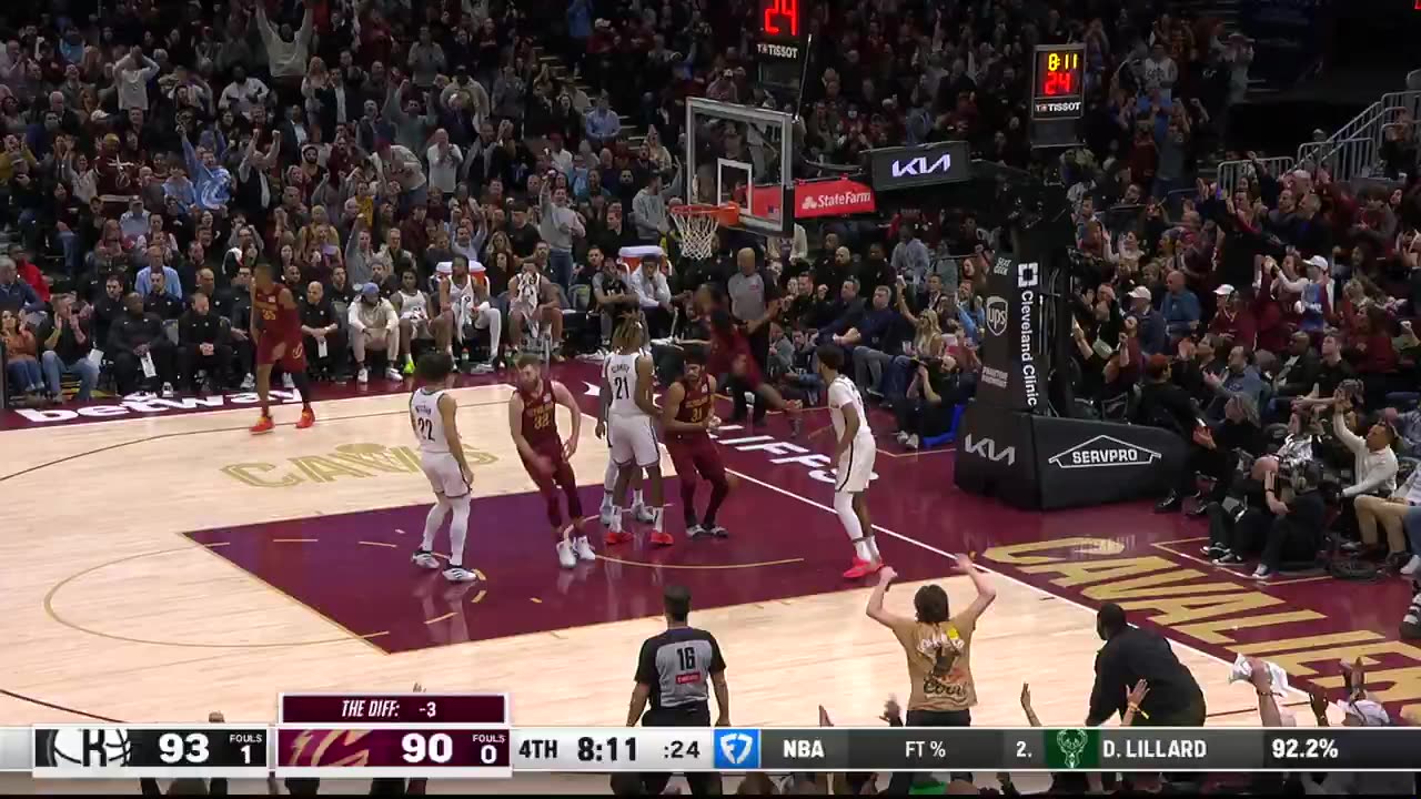 NBA - The Cavs cut it to 1 โผ๏ธโผ๏ธ