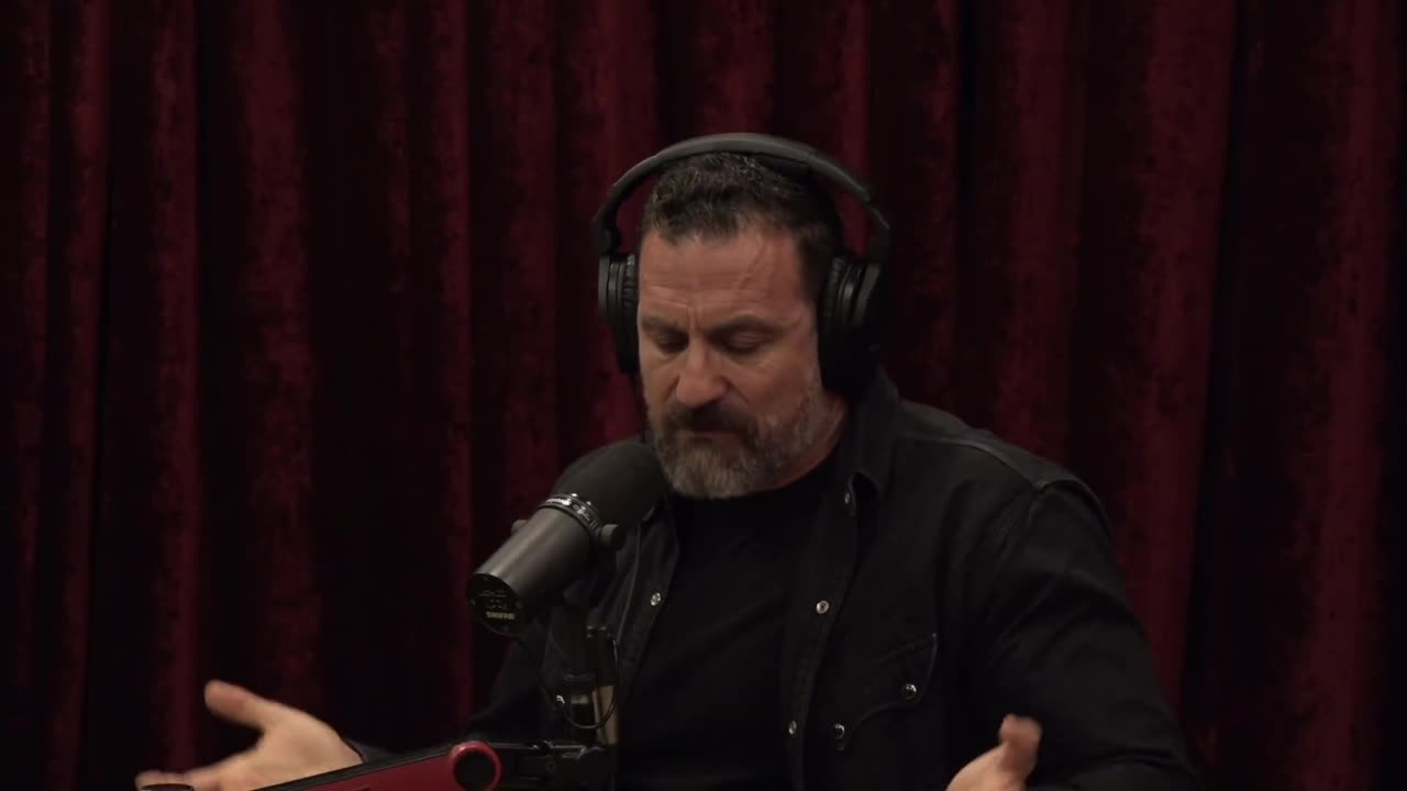 Joe Rogan Experience - #2553 Andrew Huberman thumbnail