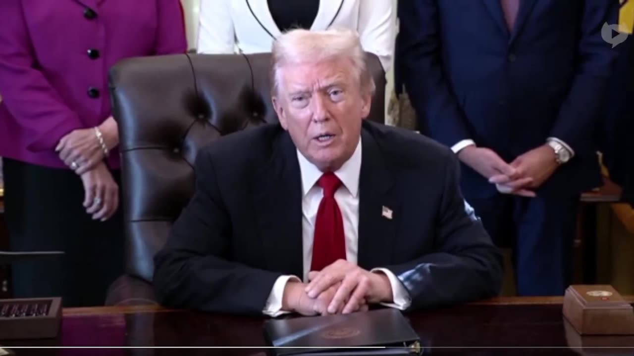 Tổng thống Trump về tuyên bố nghỉ hưu đã được mong đợi từ lâu của Nancy Pelosi: