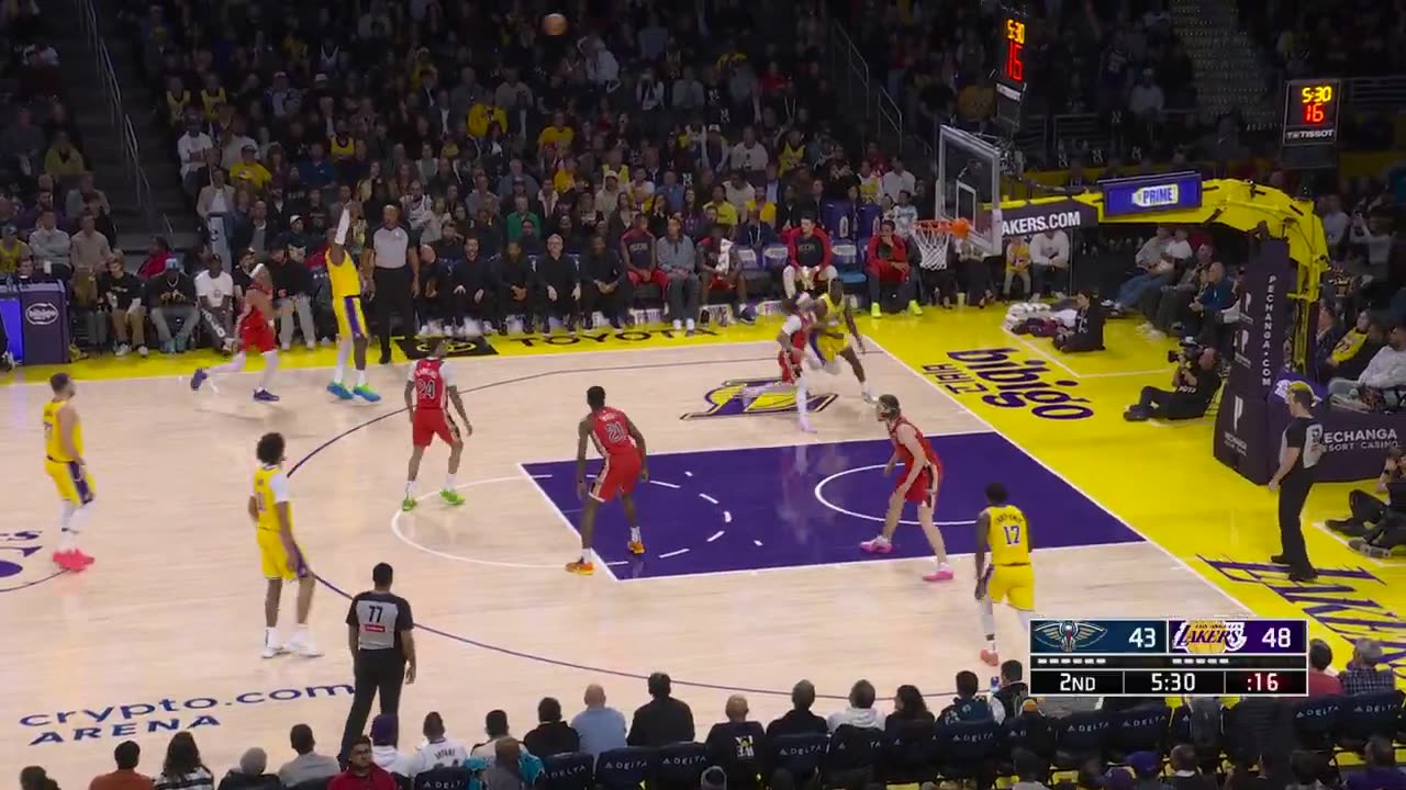 NBA - Same spot as before, same result. LeBron cashes in for his 3rd triple of the game ๐ฏ