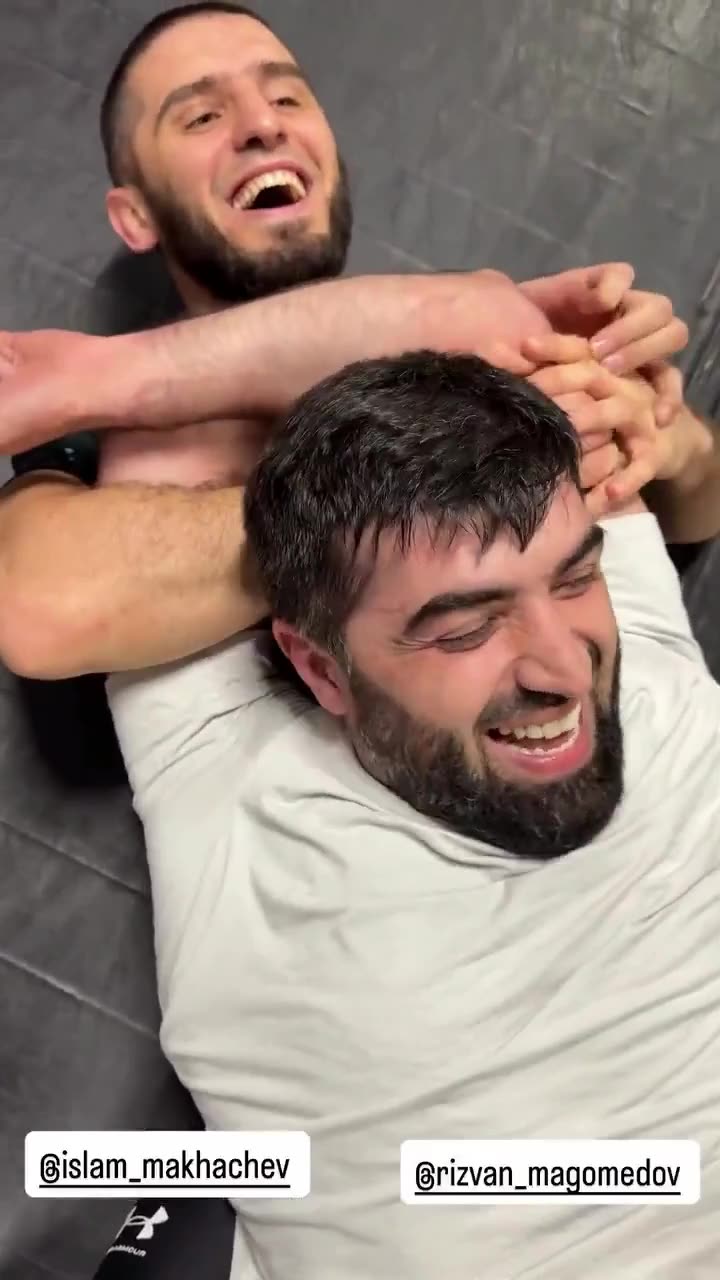 Islam Makhachev Traps Rizvan Magomedov With No Way Out