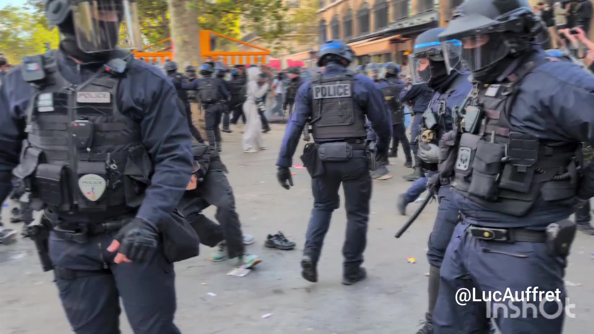 The French Way: Police Charge at Rioters, Push for a Few Seconds, Then Quickly Fall Back (VIDEO)