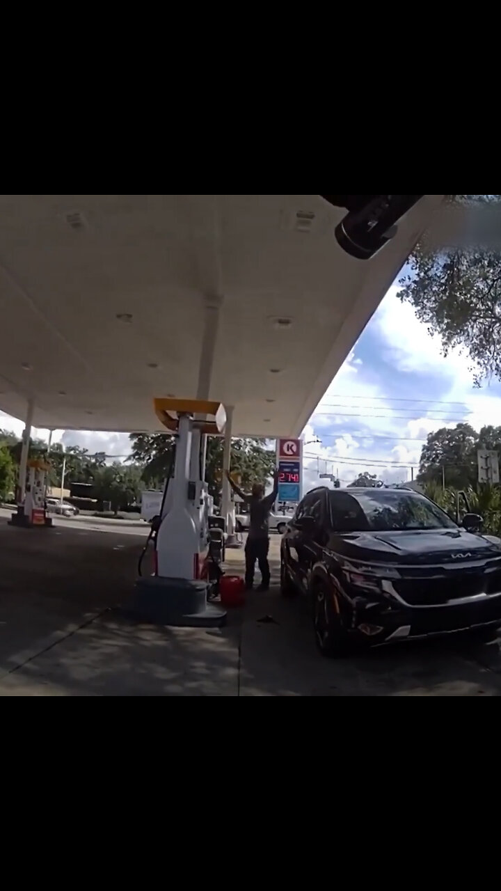 Policía confunde surtidor con pistola y crea falsa alarma en gasolinera