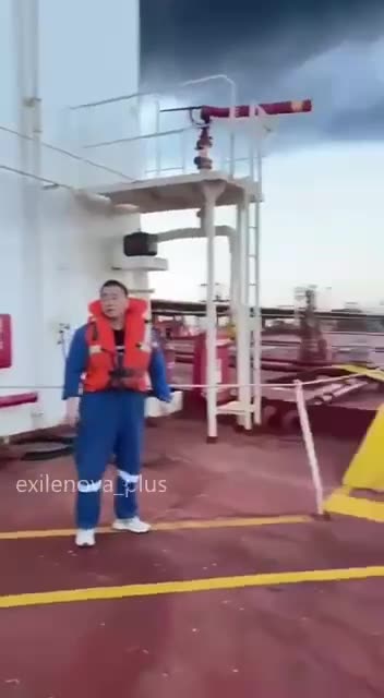 π₯ A video from the Russian shadow fleet tanker Kairos, which was hit and blown up