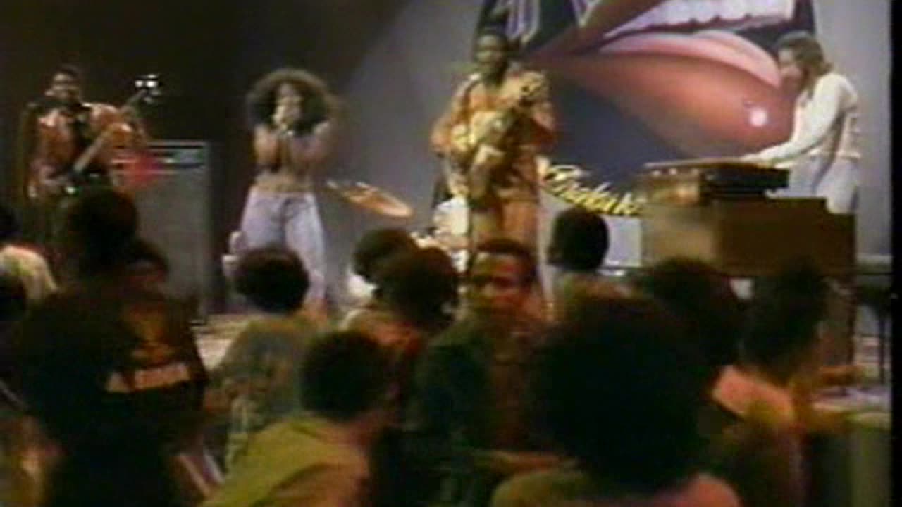 Rufus & Chaka Khan - Dance With Me - Ooh I Like Your Loving - Have A Good Time = Soul Train 1975