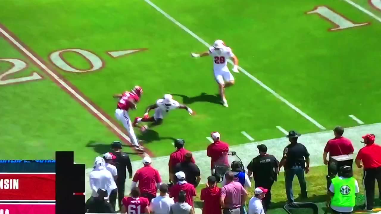 BAMA WR #2 R. Williams Jukes DB into the Gatorade table. 💨💨🫣