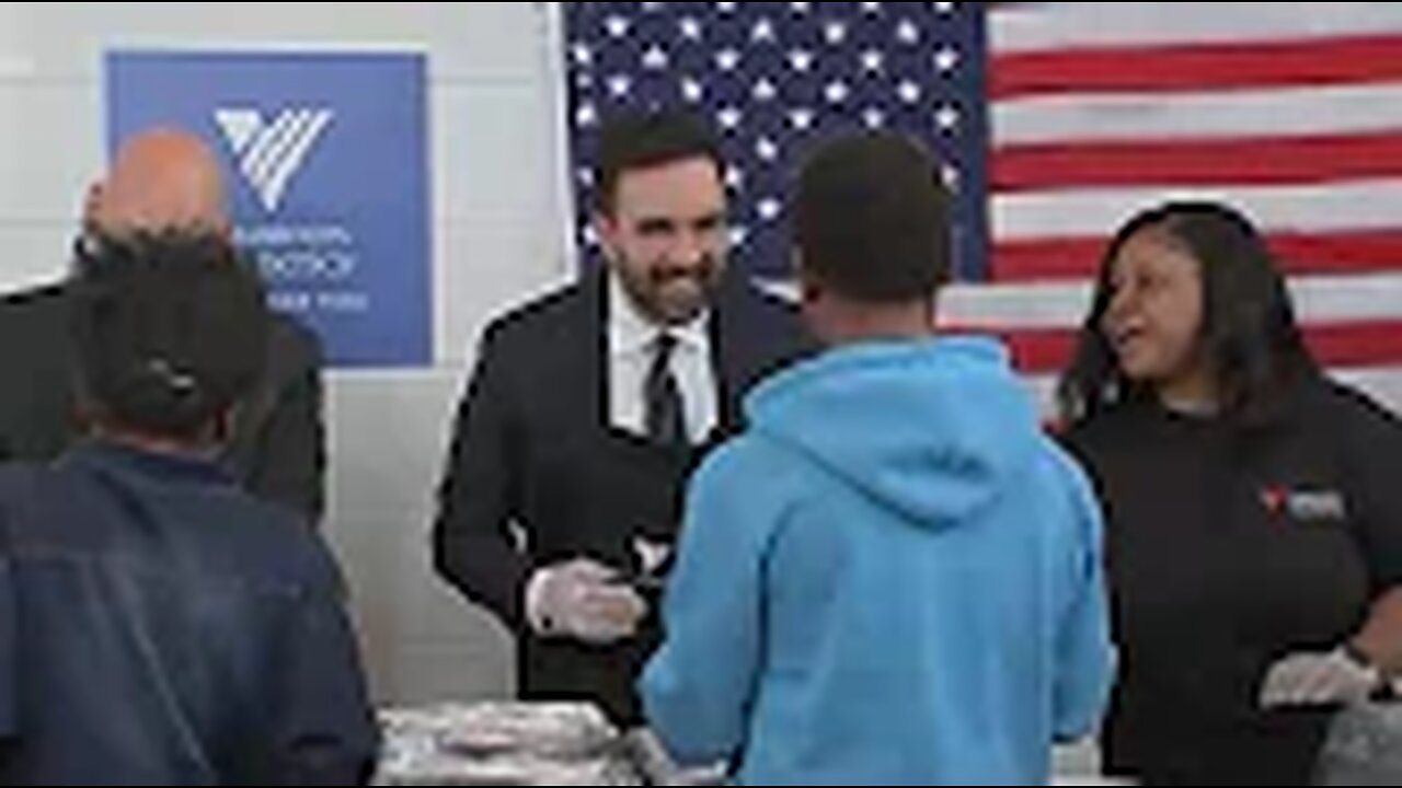 Mamdani marks Veterans Day by serving warm meal to vets in the Bronx