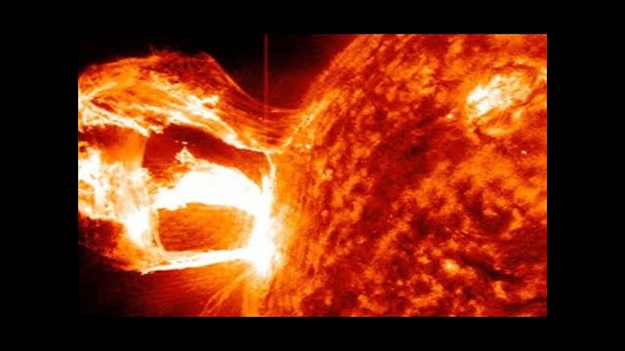 Earths SWARMED by STRONG Winds From The Sun Sparking Global Storm!
