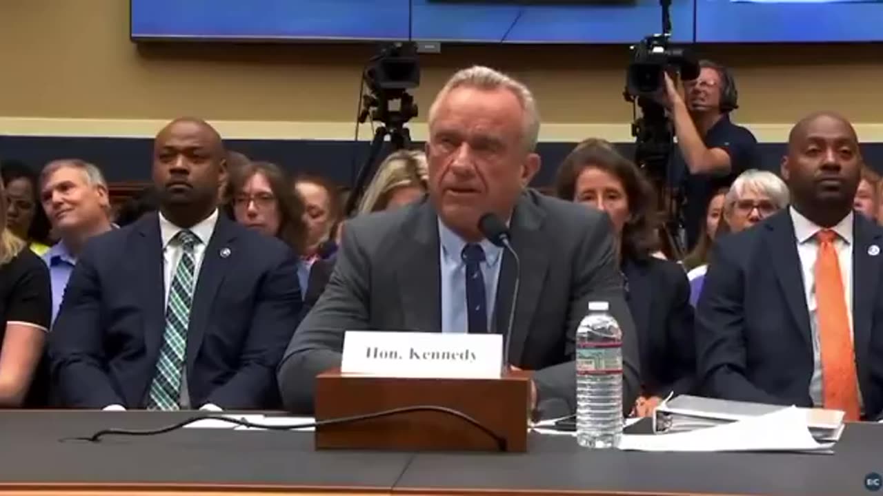 RFK Jr. brings the RECEIPTS, confronts Democrat for being Big Pharma shill