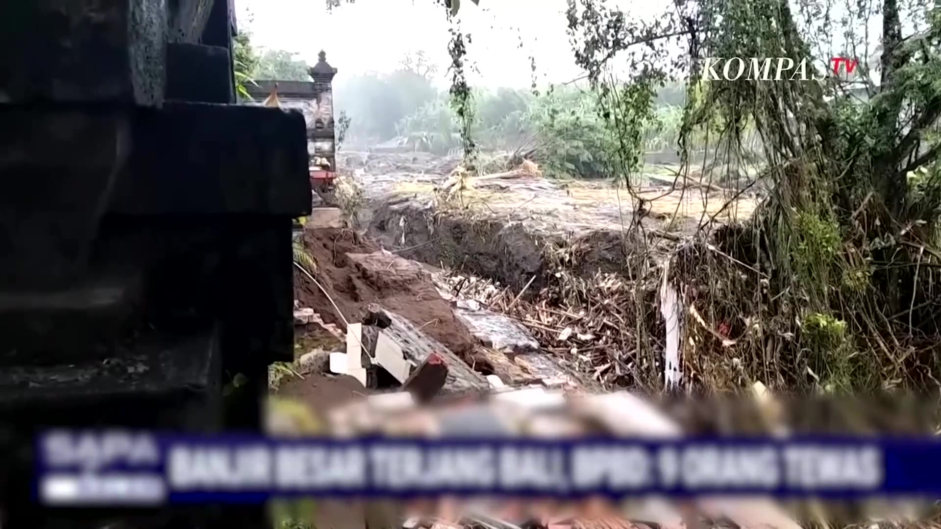 Bali floods kill 14, search continues for 2 missing