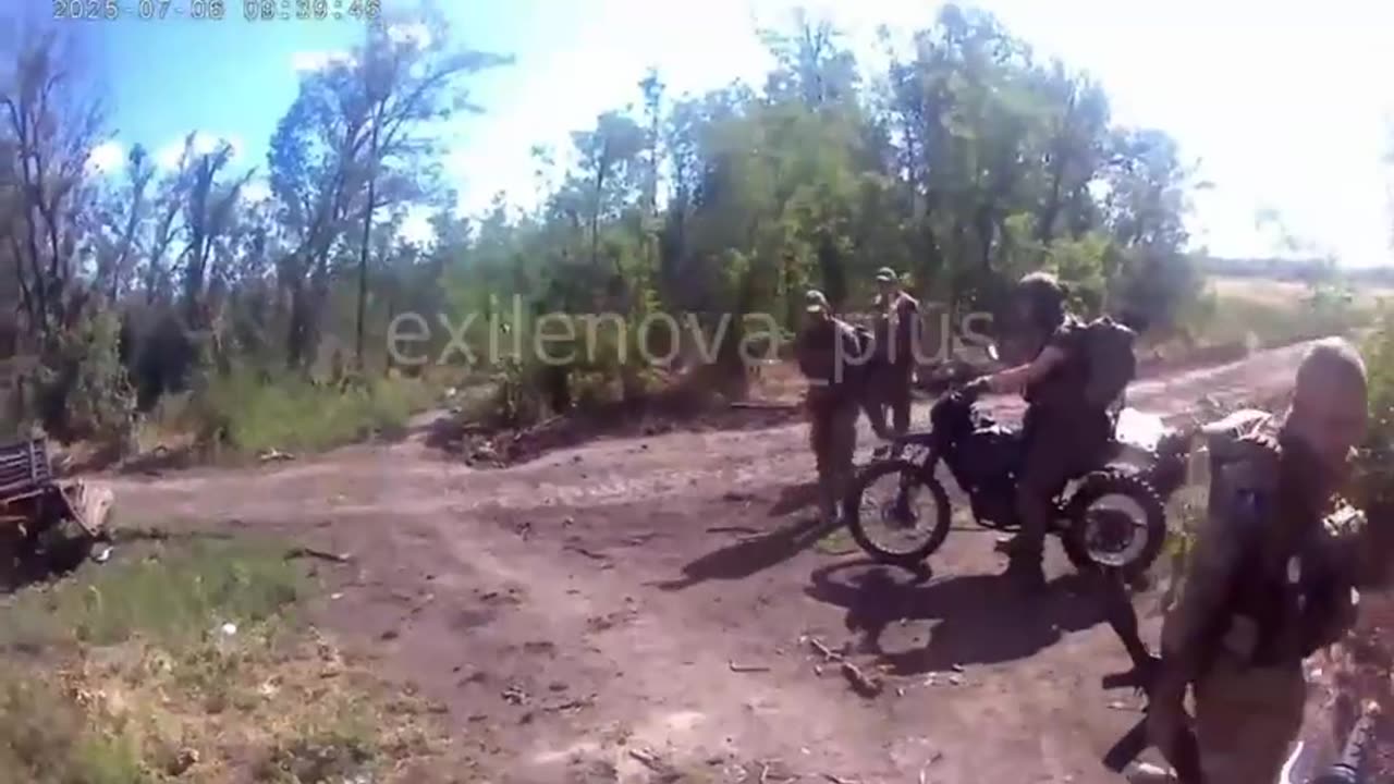 π€― More and more videos are starting to surface of Russian deserters being chained