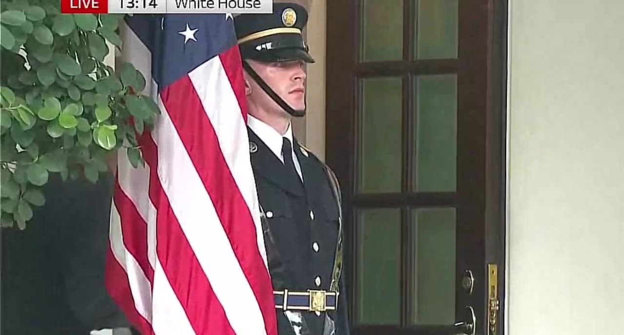 πΊπ¦πΊπΈ Zelensky has arrived at the White House for his meeting with Trump.