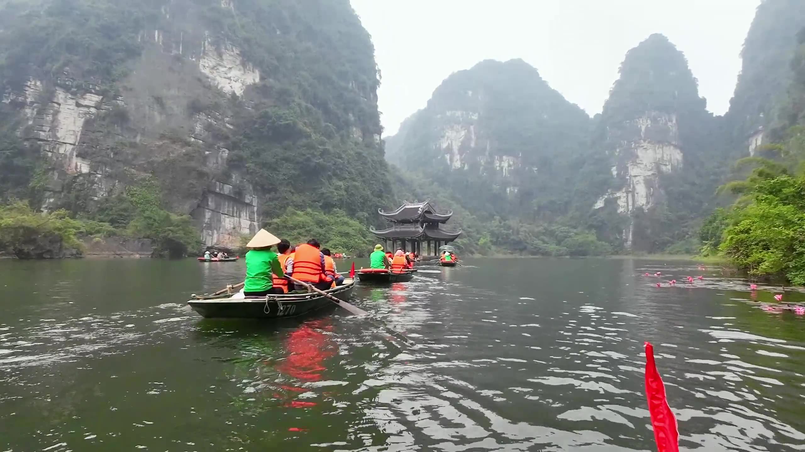 ๐ป๐ณ Dad & Lad in Vietnam โ Rowing Through Halong Bay ๐