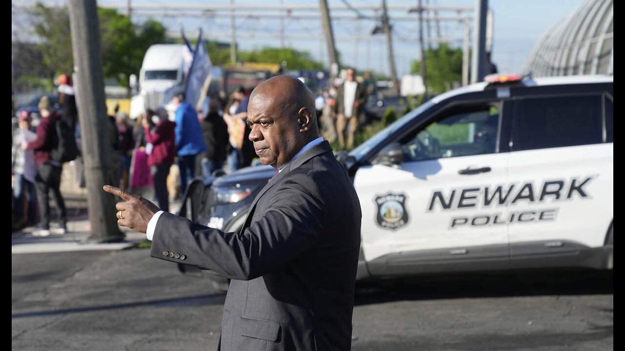 You Can Teach Em, but You Cant Learn Em - Newark Mayor Returns to ICE Facility