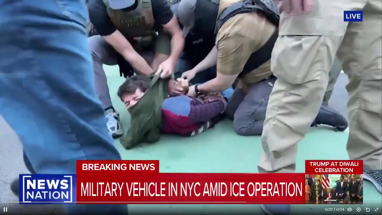🚨 NEW YORK: Các sĩ quan liên bang khống chế và xé mặt nạ của một người theo chủ nghĩa cánh tả đã...