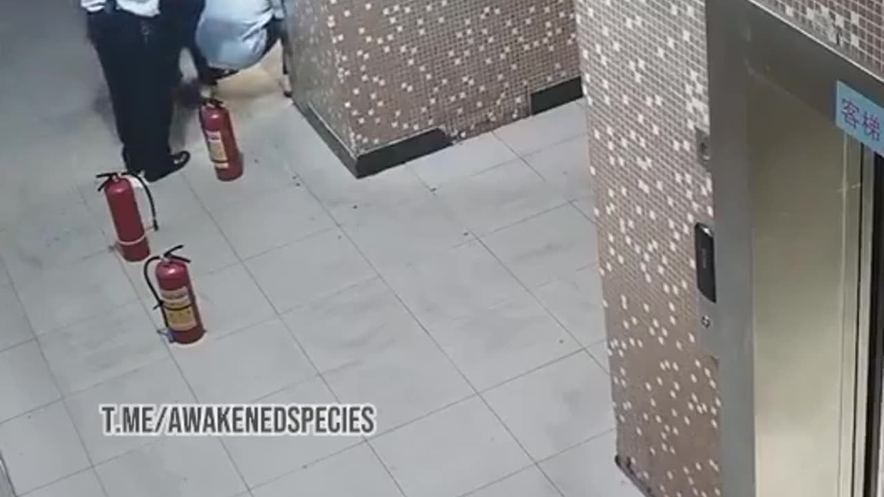 Battery from an e-bike turns elevator into an inferno in matter of seconds!