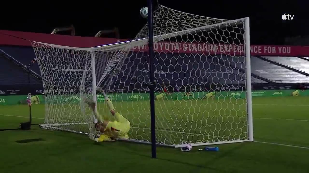 Major League Soccer - Jonathan Bond rejects the Anderson Julio spectacular ๐ฑ