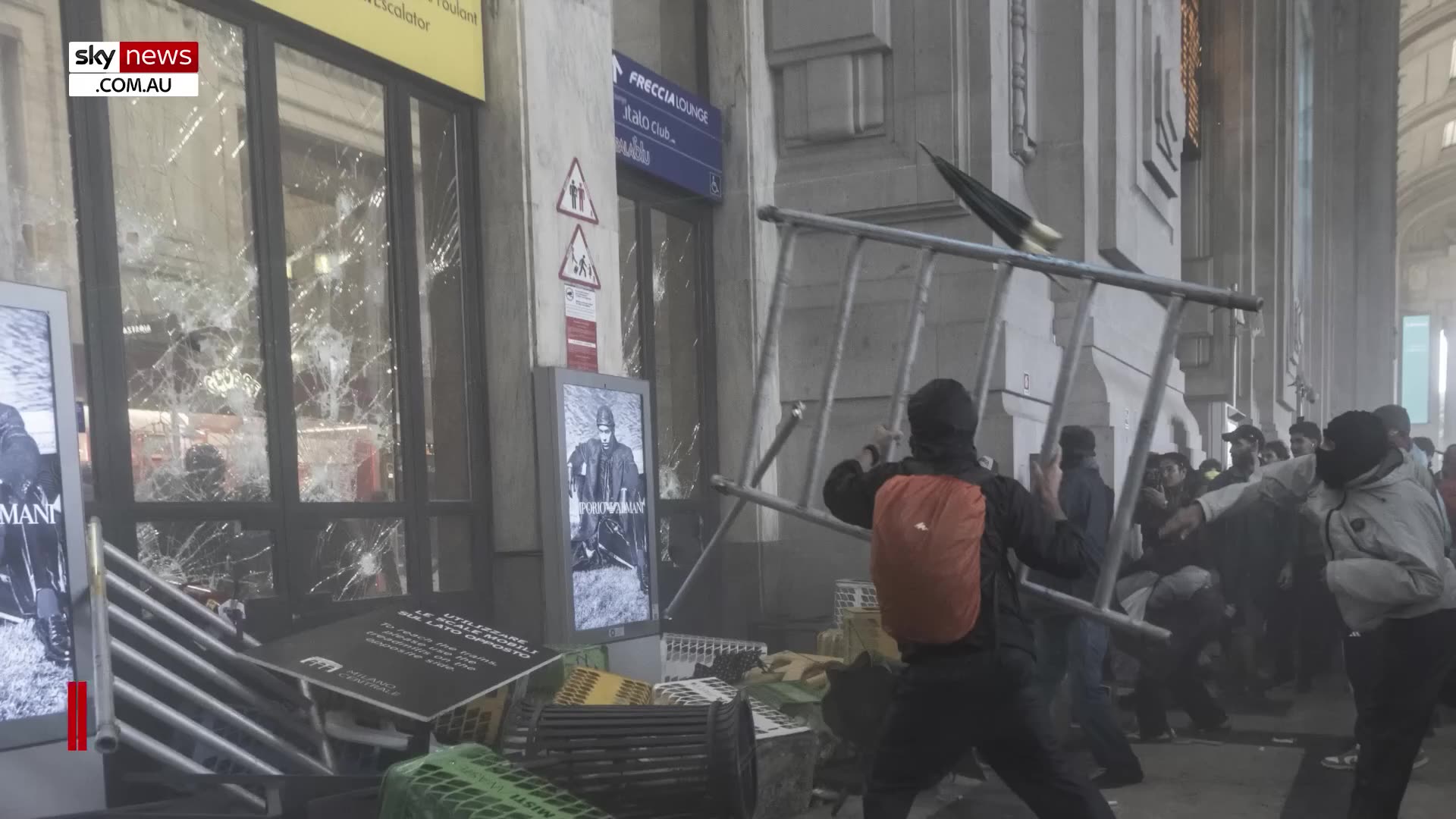Italy descends into chaos as pro-Palestine protesters clash with Italian police