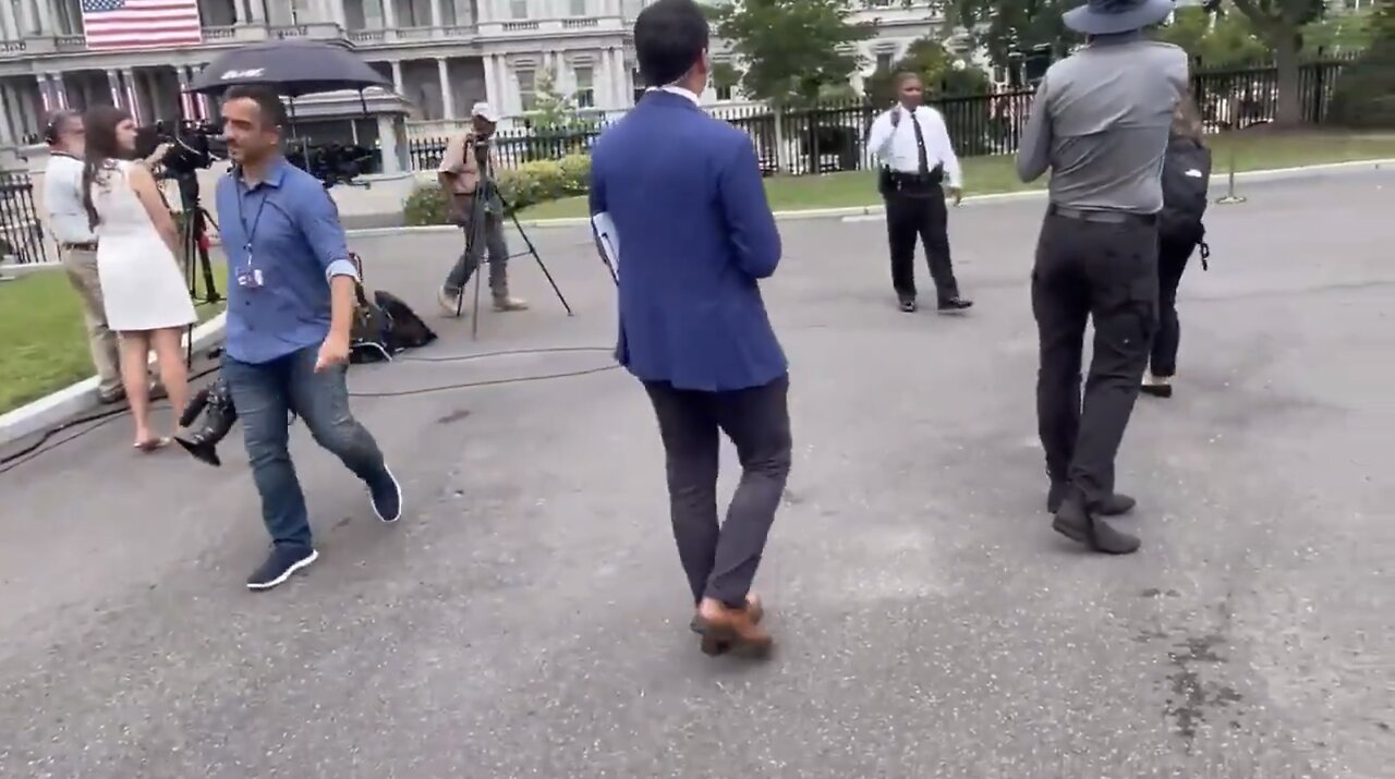 SECURITY LOCKED DOWN🏛️🚧👮♂️📸WHITE HOUSE FRONT LAWN🇺🇸🏛️🎬💫