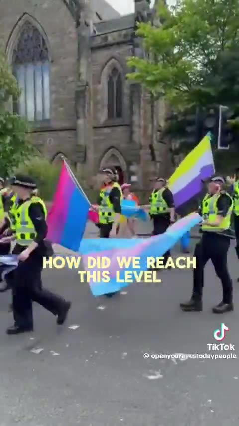 How did our police get to this?🤡🤡🤦♂️