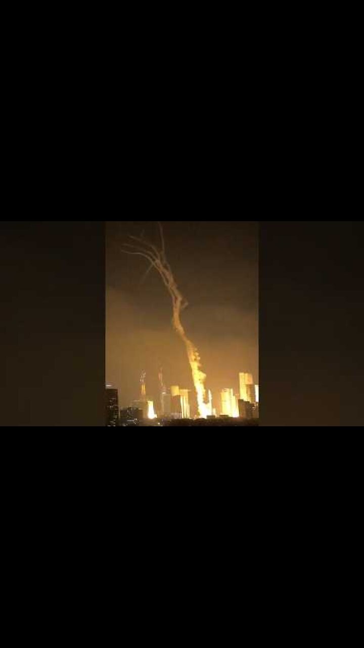 Tel Aviv Hit by Iranian Missiles in Retaliation for Israeli Attack