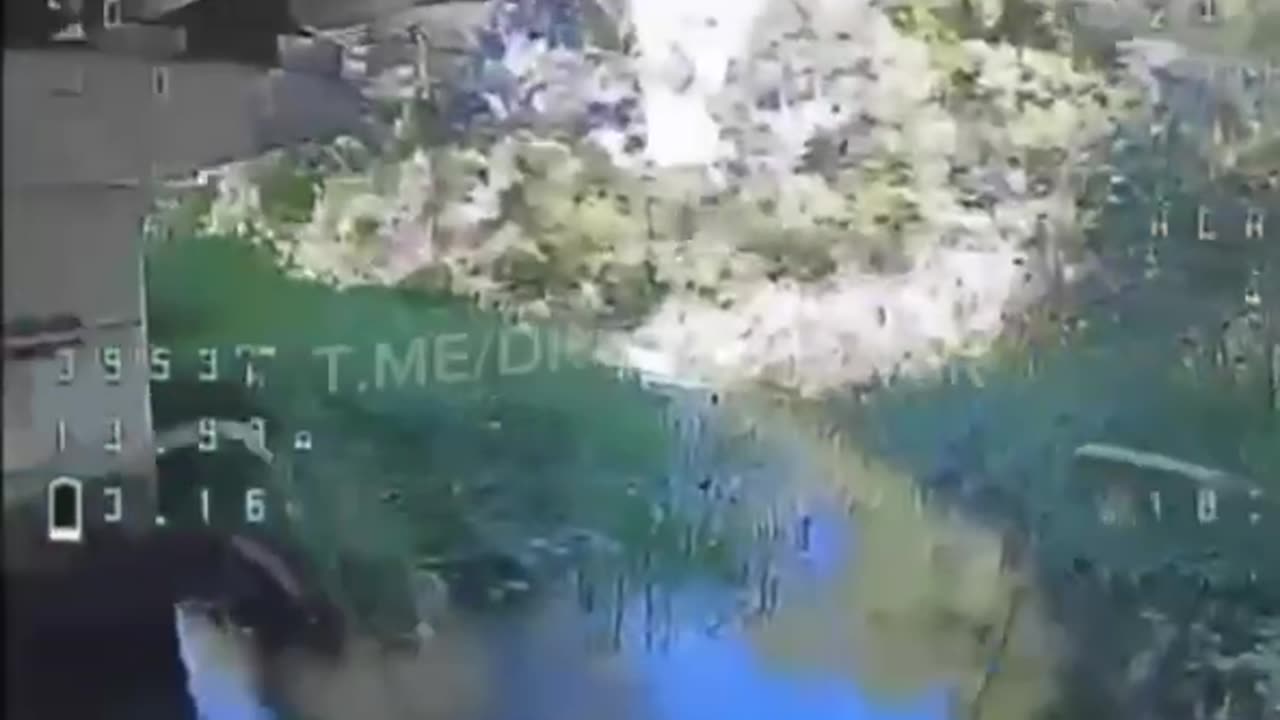 π₯ A bridge near the village of Rudnya-Tsata, in the Bryansk region, was blown up by