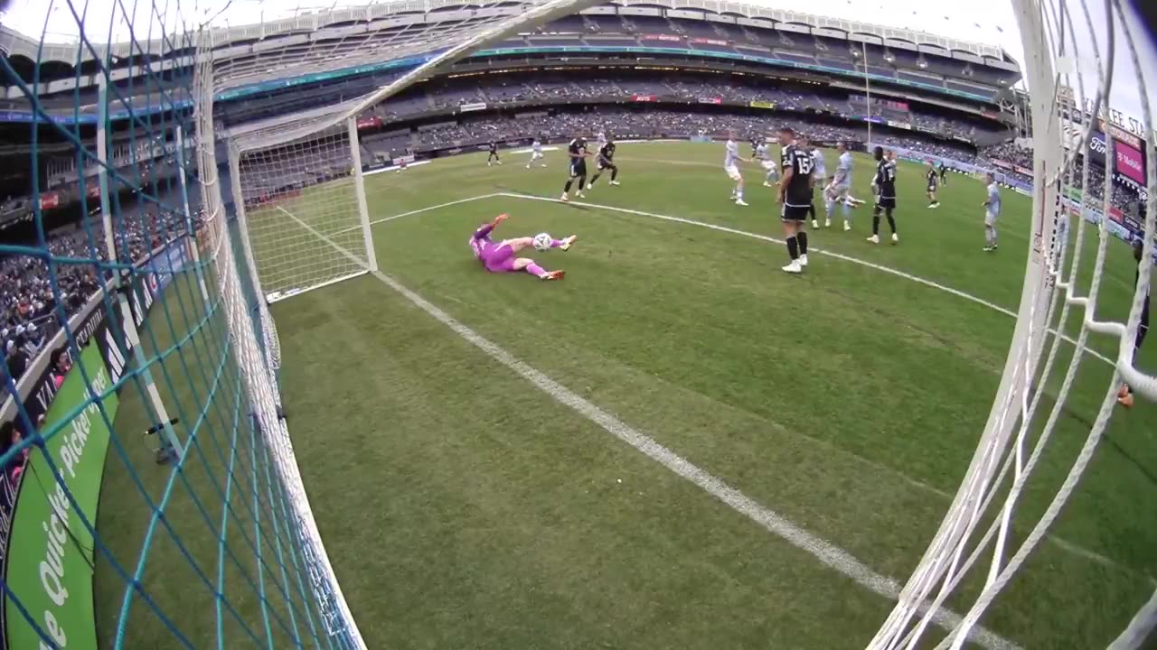 MLS Wil Trapp strikes on the set-piece routine to make it two for @MNUFC. โ๏ธ