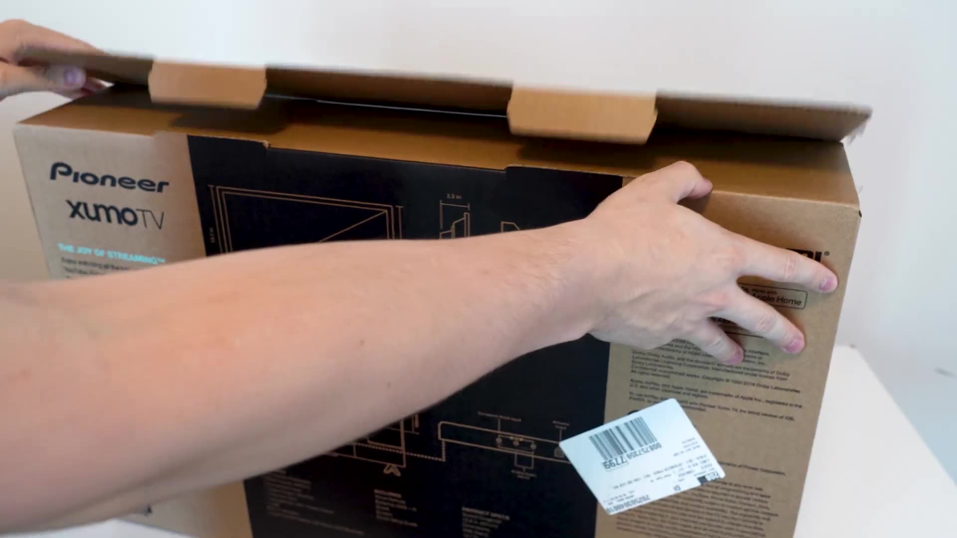 Unboxing The Cheapest Smart TV From BestBuy - Pioneer 24 HD XUMO Smart TV