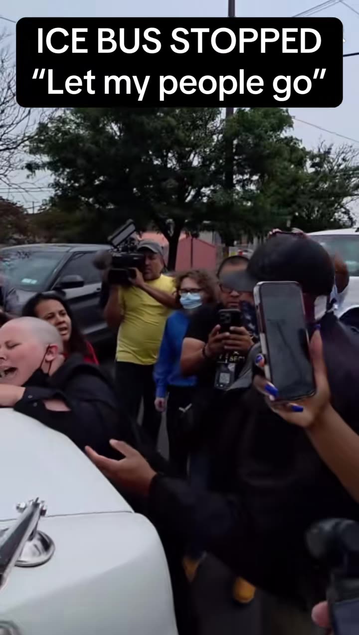 White Woman Screams Let My People Go at Stopped ICE Bus