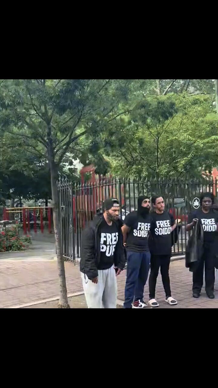 ACTIVIST PAID TO WEAR T-SHIRT🏛️🚶♂️💰👕📸AT MUSIC ARTIST CRIMINAL COURT CASE👨⚖️🏛️🚶🏻💫