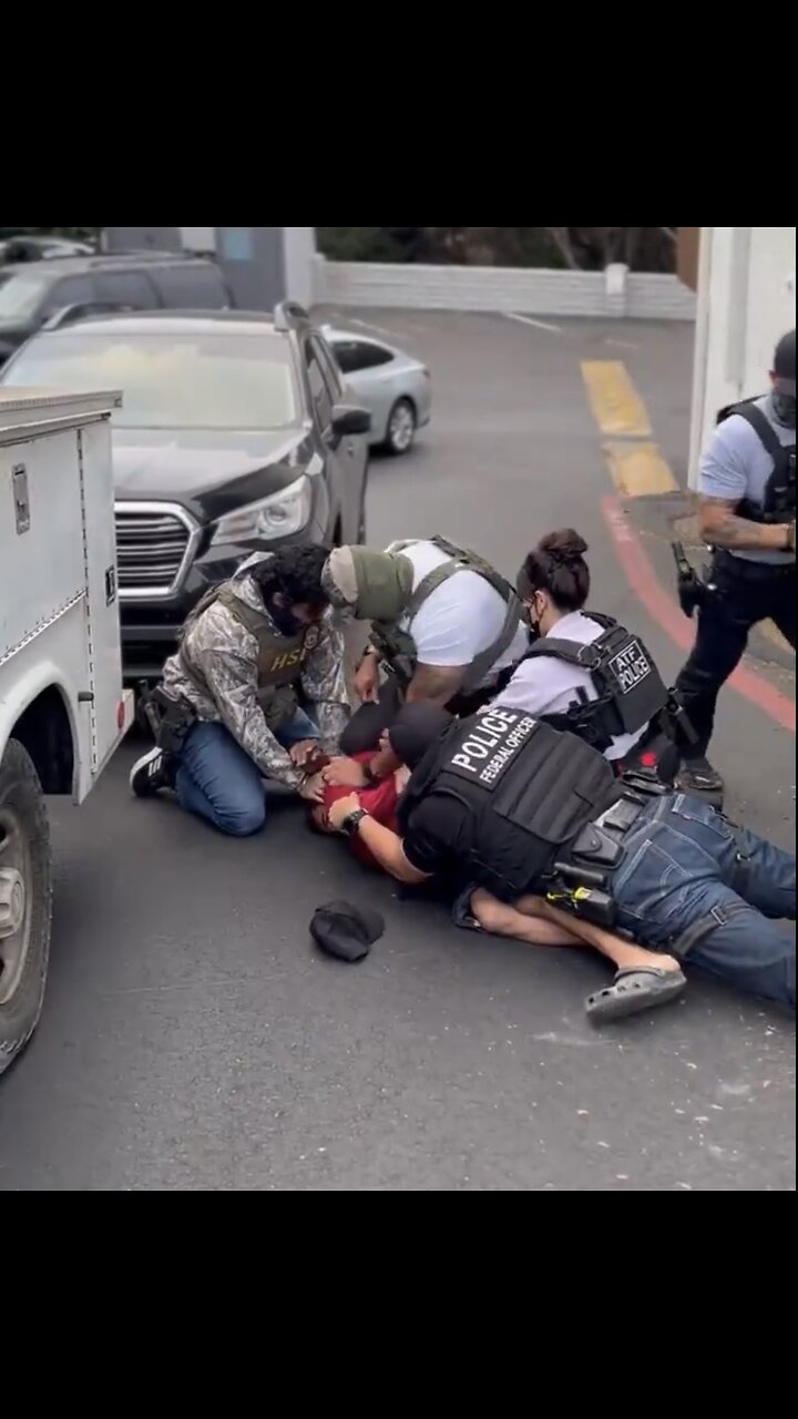 ICE~DHS~ATF AGENTS ARREST🚓👲🏃👮🏻♀️📸ILLEGAL ALIEN IN SAN DIEGO🏨🏃🛻👮♂️💫