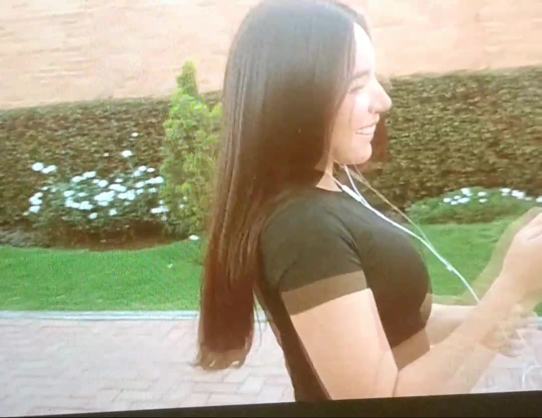 Hips wiggle