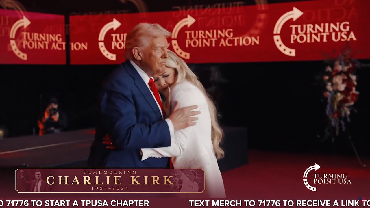❤️ POTUS calls Erika out on stage and gives her a massive comfort hug.
