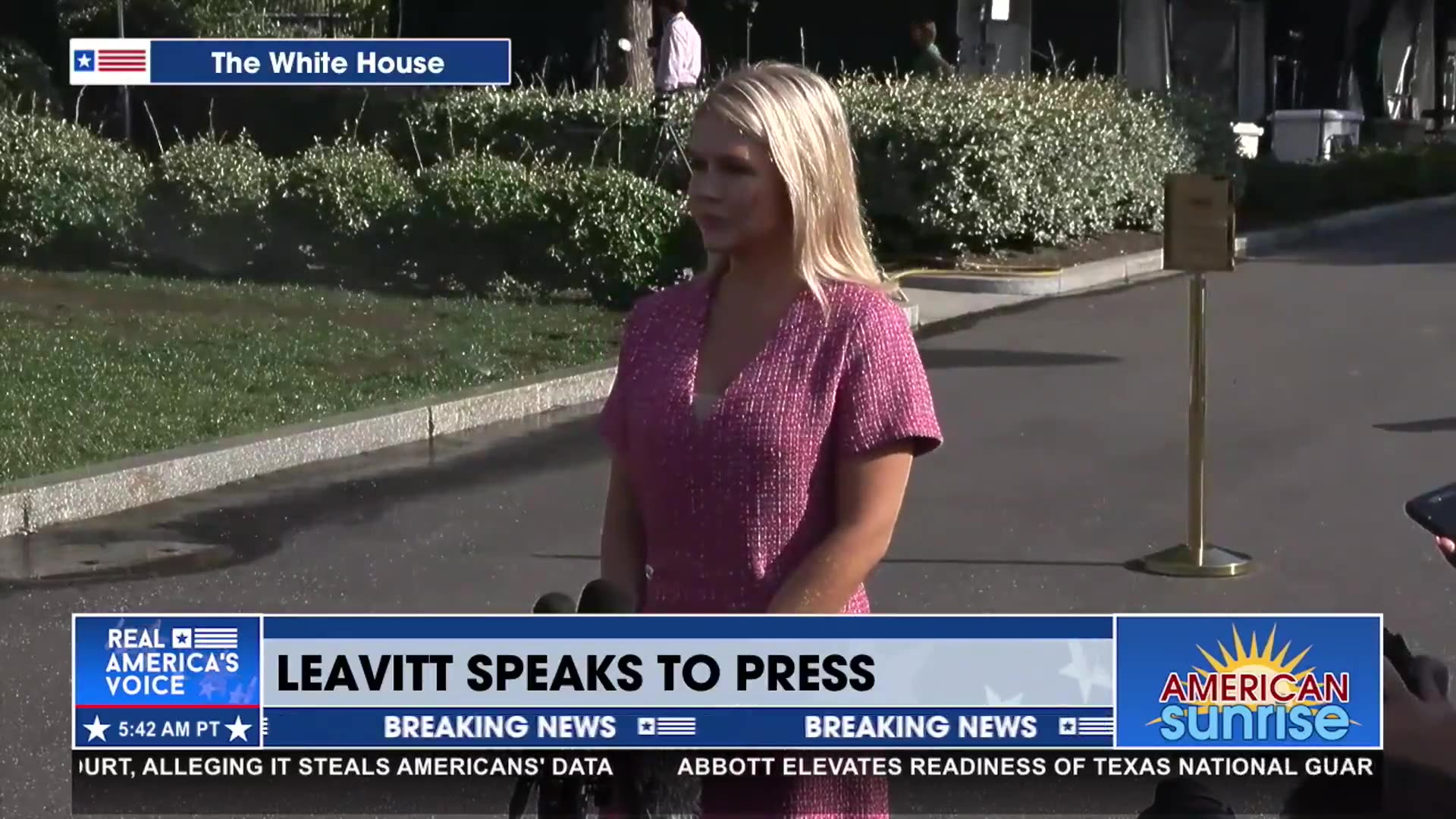 LEAVITT SPEAKS TO PRESS