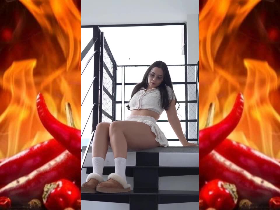 🤩 Pretty Hot In White 🤍