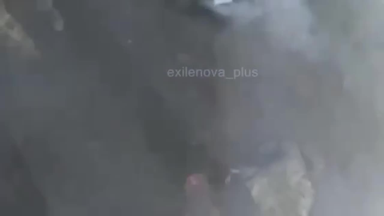 π₯ An FPV drone attack on Russian UAVs operators moving along one of the logistics