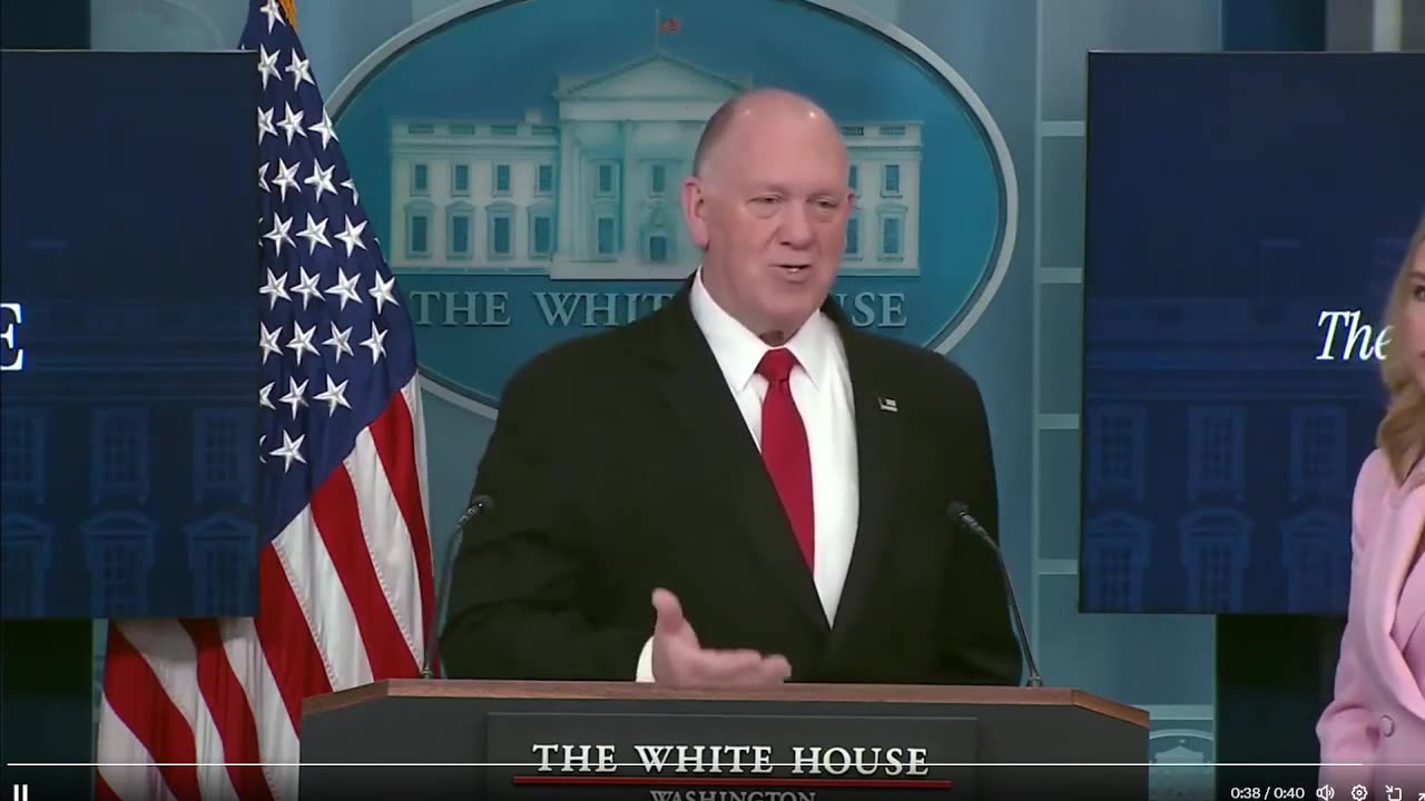 🔥 Tom Homan bước vào và chế giễu một phóng viên tin tức giả: