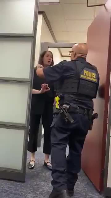 DHS officers raid Jerry Nadlers New York Office over harboring rioters