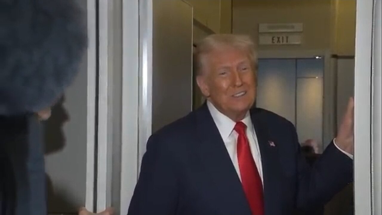 Trump MOCKS The Airplane Turbulence And The Medias Response