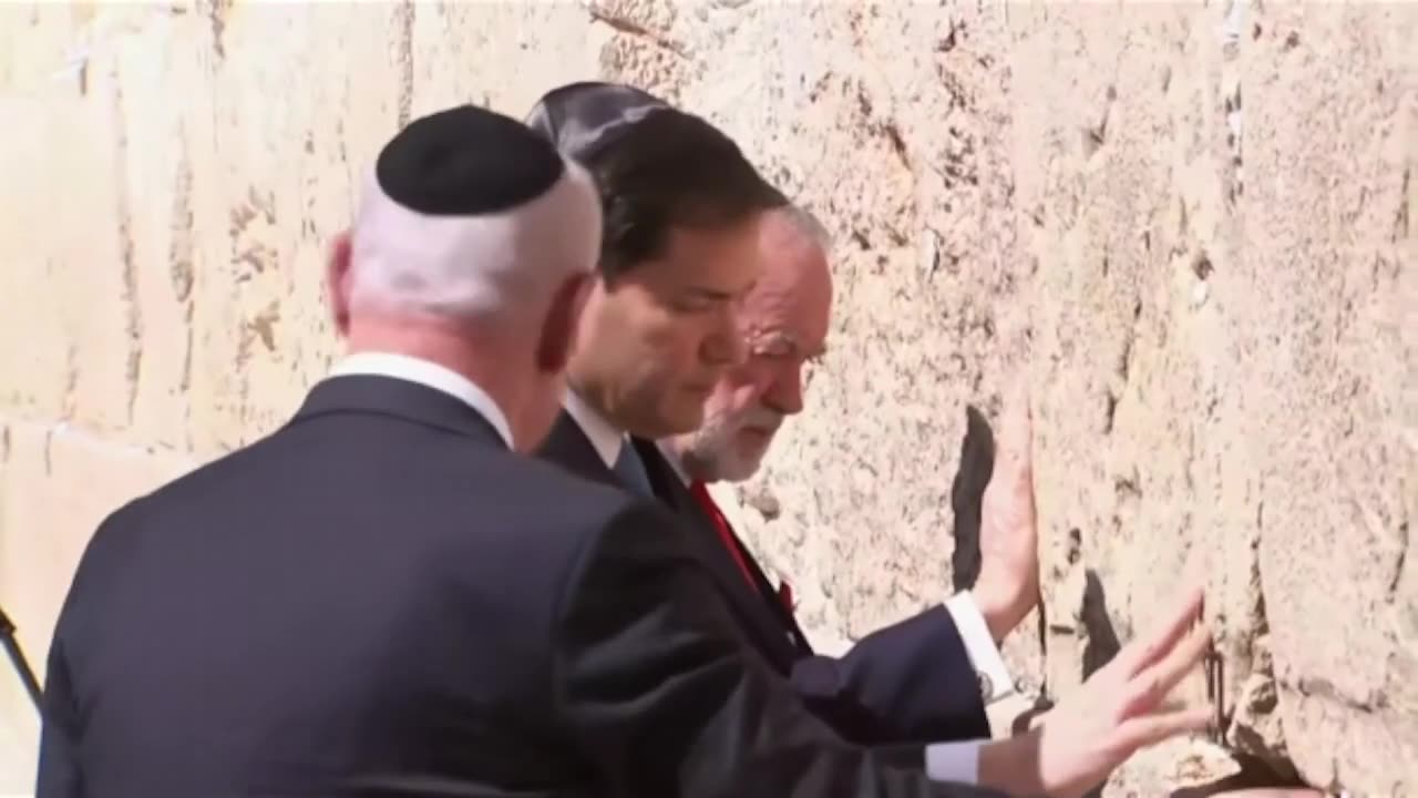 Marco Rubio, Mike Huckabee, and Netanyahu pray together at the Wailing Wall