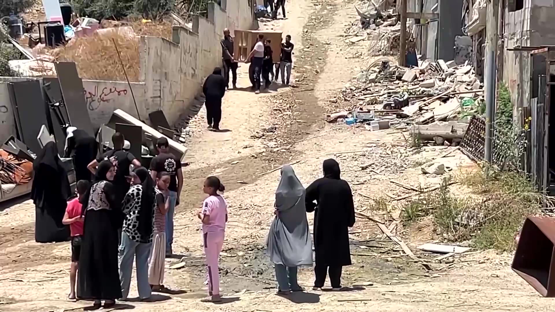 Israeli raids push wave of Palestinians from West Bank homes
