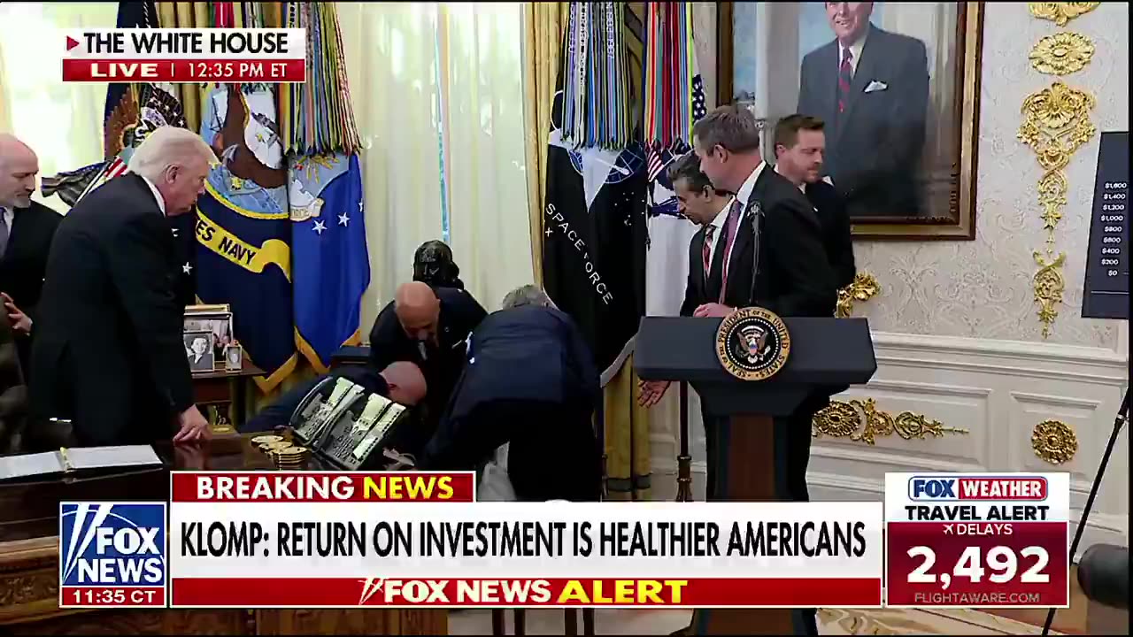 Novo Nordisk executive Gordon Findlay collapses during Trumps announcement