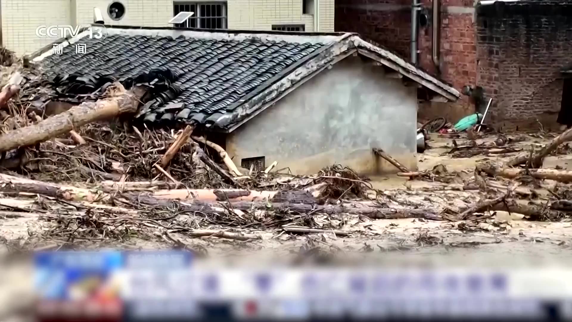Evacuations as heavy rain in southern China brings flooding
